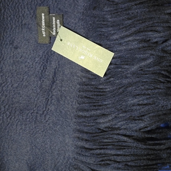 ONE KINGS LANE Solid Cashmere Throw, Navy, Retail Price $295.00US - Picture 7 of 7